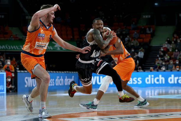 来填补边路 来填补边路